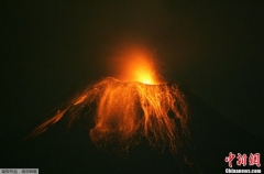 厄瓜多爾通古拉瓦火山噴發(fā) 巖漿噴涌而出