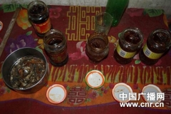 江西都昌山區(qū)小學(xué)生每天咸菜下飯 自帶柴火上學(xué)